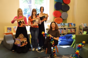 Lugemissõbrad Eva-Lotta Rebas, Signe Sassi, HeleriOts ja Mirete Mutso koos Kätlin Vainolaga